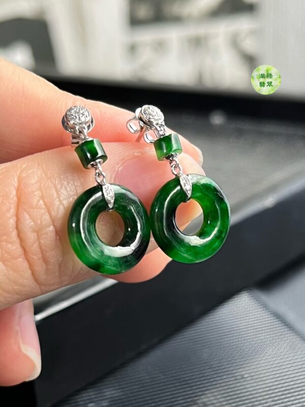 18K翡翠玉器A貨玉平安環翡翠耳環耳釘 飄辣綠花鮮豔濃郁 輕奢鑲嵌 優雅天成 - Image 2