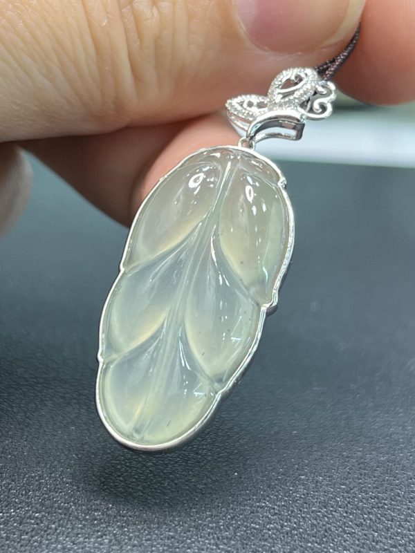 18K翡翠A貨玉器樹葉翡翠吊墜 配搭蝴蝶扣頭翩翩起舞的形態 自由生動 靈動明媚 - Image 6