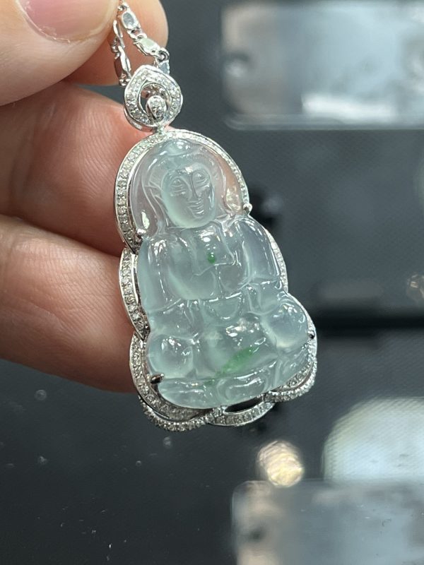 18k翡翠A貨玉器觀音菩薩翡翠吊墜以美鑽圍鑲 絕美種水 通透感十足 頓時佛光四射 - Image 4