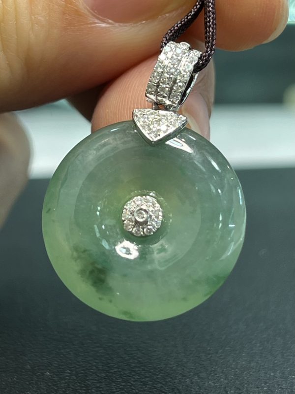 18K翡翠A貨玉器平安扣翡翠吊墜 看著美麗輕盈 卻又有質感 搭配不同衣服 都會有不同的味道 - Image 3