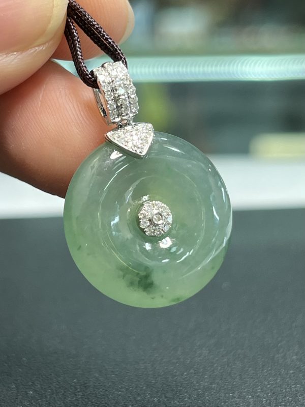 18K翡翠A貨玉器平安扣翡翠吊墜 看著美麗輕盈 卻又有質感 搭配不同衣服 都會有不同的味道 - Image 2
