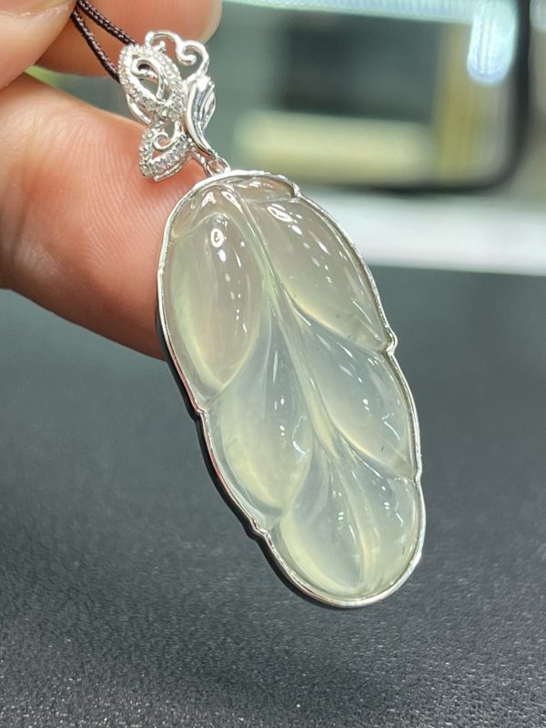 18K翡翠A貨玉器樹葉翡翠吊墜 配搭蝴蝶扣頭翩翩起舞的形態 自由生動 靈動明媚 - Image 5