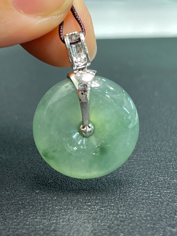 18K翡翠A貨玉器平安扣翡翠吊墜 看著美麗輕盈 卻又有質感 搭配不同衣服 都會有不同的味道 - Image 4