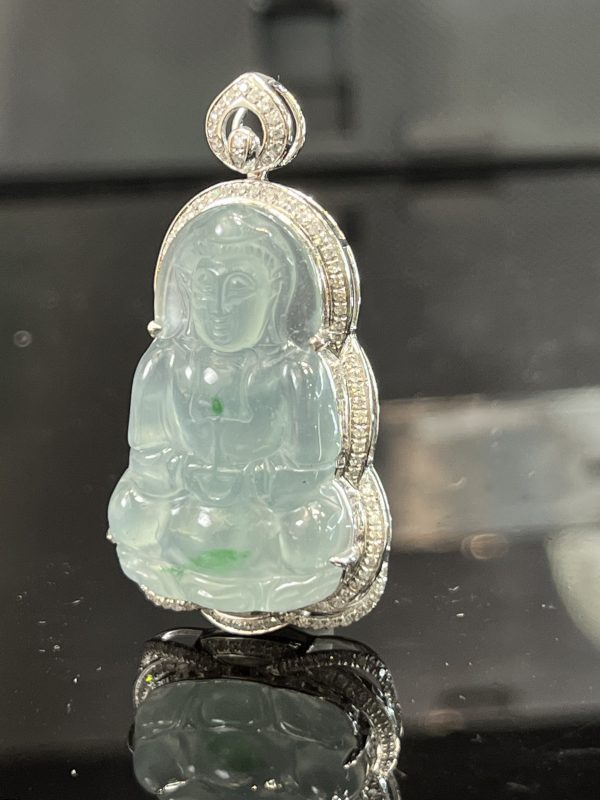 18k翡翠A貨玉器觀音菩薩翡翠吊墜以美鑽圍鑲 絕美種水 通透感十足 頓時佛光四射 - Image 2
