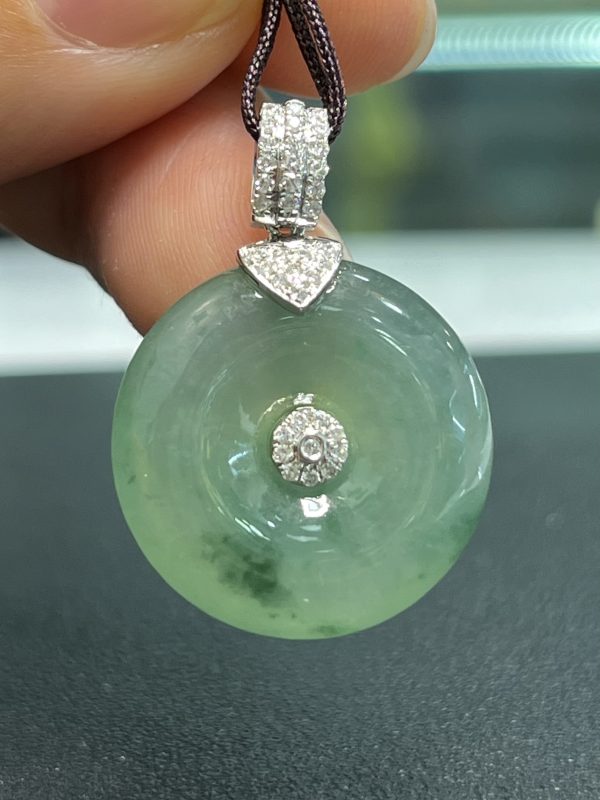 18K翡翠A貨玉器平安扣翡翠吊墜 看著美麗輕盈 卻又有質感 搭配不同衣服 都會有不同的味道 - Image 5