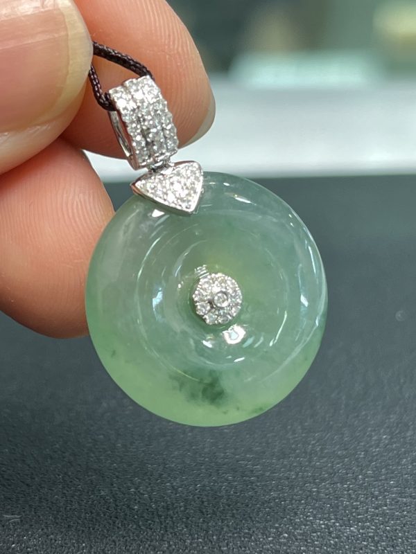 18K翡翠A貨玉器平安扣翡翠吊墜 看著美麗輕盈 卻又有質感 搭配不同衣服 都會有不同的味道 - Image 7
