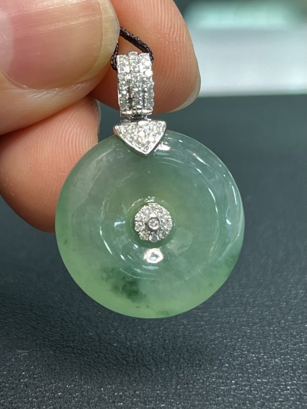 18K翡翠A貨玉器平安扣翡翠吊墜 看著美麗輕盈 卻又有質感 搭配不同衣服 都會有不同的味道 - Image 6