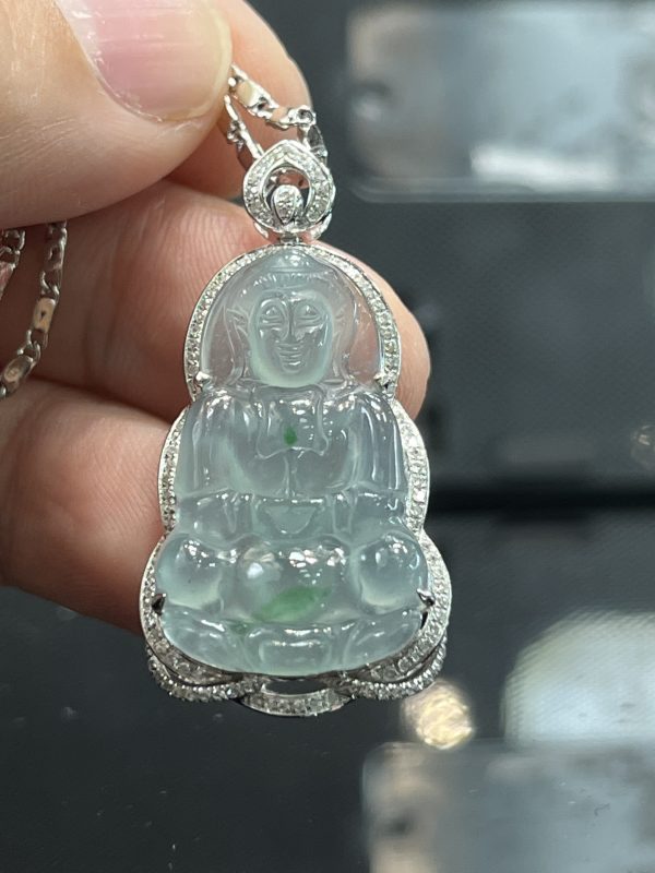 18k翡翠A貨玉器觀音菩薩翡翠吊墜以美鑽圍鑲 絕美種水 通透感十足 頓時佛光四射 - Image 6