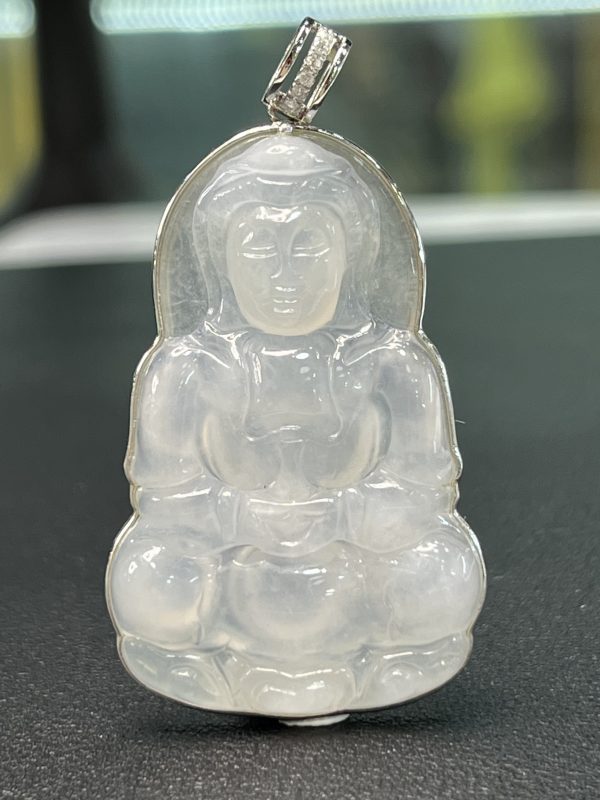 18k翡翠A貨玉器觀音菩薩翡翠吊墜 蓮花寶座上的觀音 造型典雅 面相豐腴 慈眉善目 體態端莊 - Image 2