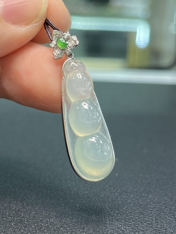 18K翡翠A貨玉器福豆翡翠吊墜 像果凍一樣 將這一枚福豆戴在身 定能給你帶來好運 - Image 3