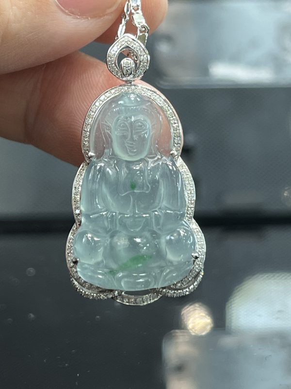 18k翡翠A貨玉器觀音菩薩翡翠吊墜以美鑽圍鑲 絕美種水 通透感十足 頓時佛光四射 - Image 3