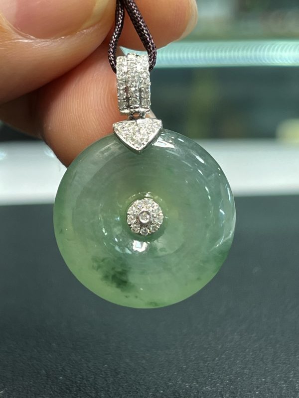 翡翠,平安扣,玉扣,玉器,翡翠A貨,翡翠吊墜,香港翡翠,翡翠介紹,翡翠價格,冰種翡翠,糯冰種翡翠,翡翠飾品,翡翠鑑定證,翡翠玉石,翠色,天然翡翠,玉石,