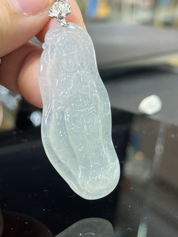 18k翡翠A貨玉器觀音菩薩翡翠吊墜低頭看見觀音那慈悲的微笑 我們片刻間的內心澄明 - Image 2