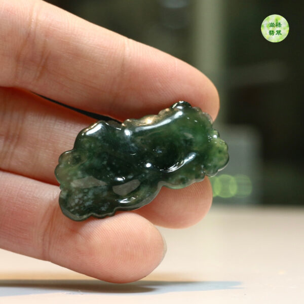 翡翠A貨玉器藍水牡丹花-花開四季翡翠鑲件 作品獲十四屆中國神工獎優秀獎 花瓣翻捲折疊協調自然 細節盡顯琳瓏剔透 - Image 9