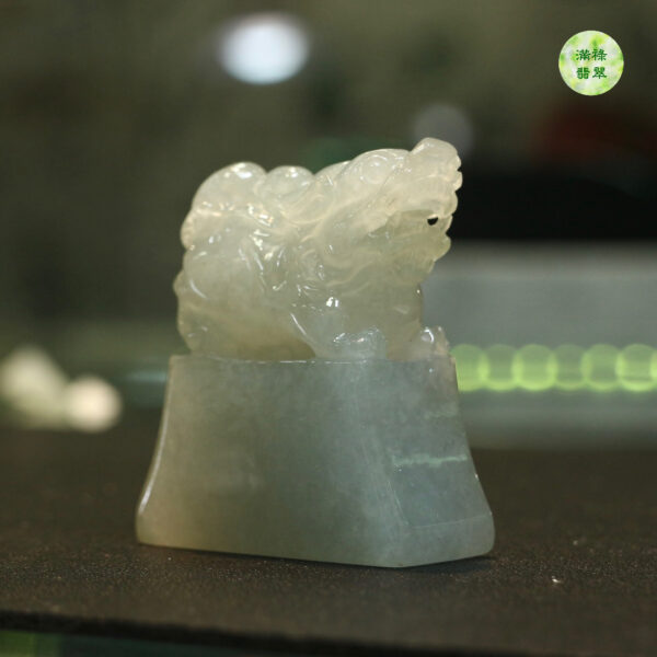 翡翠A貨玉器貔貅印章貔貅傲立於印台上昂首挺胸 其身形如虎豹 其首尾似龍 極具威猛之勢 - Image 8