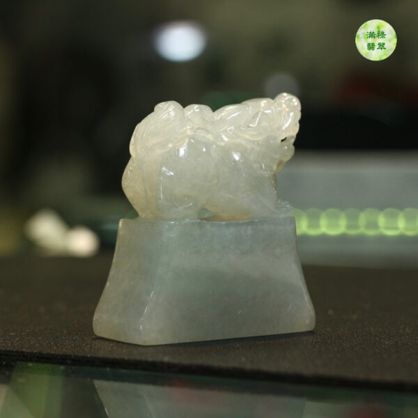 翡翠A貨玉器貔貅印章貔貅傲立於印台上昂首挺胸 其身形如虎豹 其首尾似龍 極具威猛之勢 - Image 6