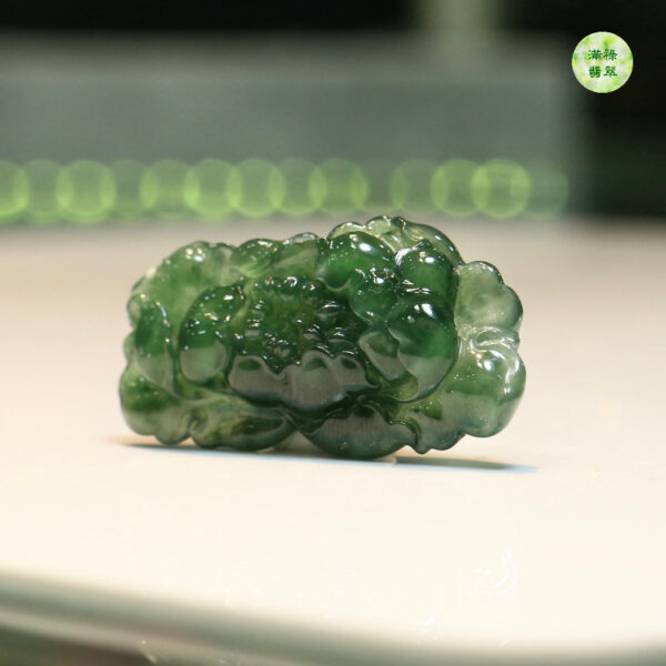 翡翠A貨玉器藍水牡丹花-花開四季翡翠鑲件 作品獲十四屆中國神工獎優秀獎 花瓣翻捲折疊協調自然 細節盡顯琳瓏剔透 - Image 2