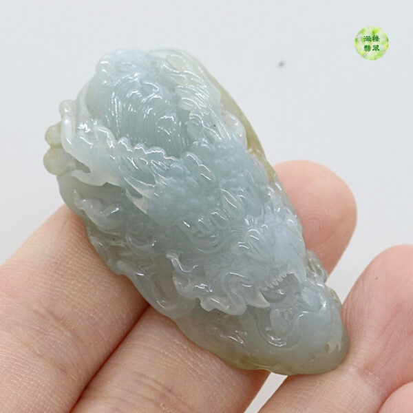 翡翠A貨玉器玉龍牌翡翠吊墜 精雕龍頭 極具東方古典感的同時又十分霸氣酷帥 - Image 2