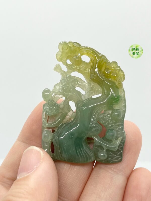 翡翠A貨玉器梅花翡翠吊墜  梅花是歲寒三友之一 人們都讚美她的傲雪精神 象徵高潔 堅強的人 - Image 5