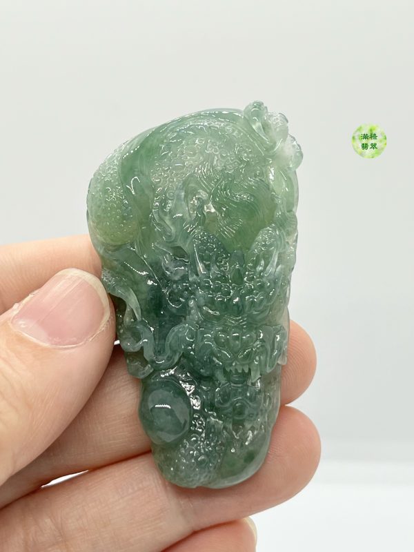 翡翠A貨玉器玉龍牌翡翠吊墜 適合屬雞 屬猴 屬鼠的人佩戴 能催生各方面的運勢 - Image 3