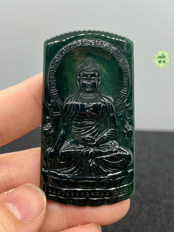 翡翠A貨玉器玉墨翠玉佛祖大日如來釋迦牟尼翡翠吊墜 隱隱散發出淡定深沉的氣息 十分令人着迷