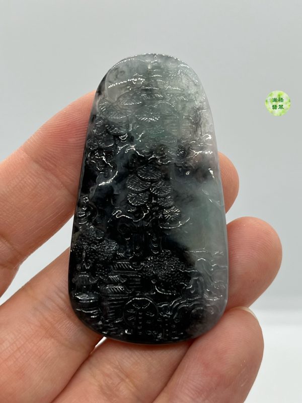 翡翠A貨玉器烏鷄種山水牌翡翠吊墜 質地飄黑 彷彿一幅水墨山水畫 - Image 3