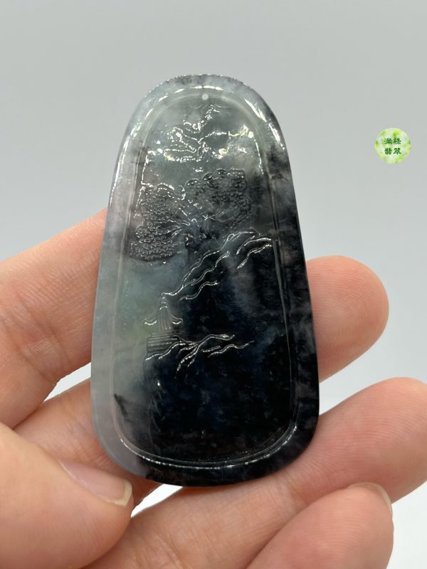 翡翠A貨玉器烏鷄種山水牌翡翠吊墜 質地飄黑 彷彿一幅水墨山水畫 - Image 6