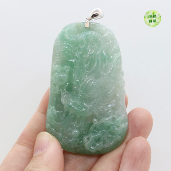 翡翠A貨玉器玉龍牌翡翠吊墜寓意着佩戴的人可以手握重權 受到別人的尊重和擁戴 - Image 3