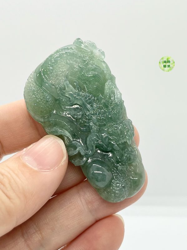 翡翠A貨玉器玉龍牌翡翠吊墜 適合屬雞 屬猴 屬鼠的人佩戴 能催生各方面的運勢 - Image 4