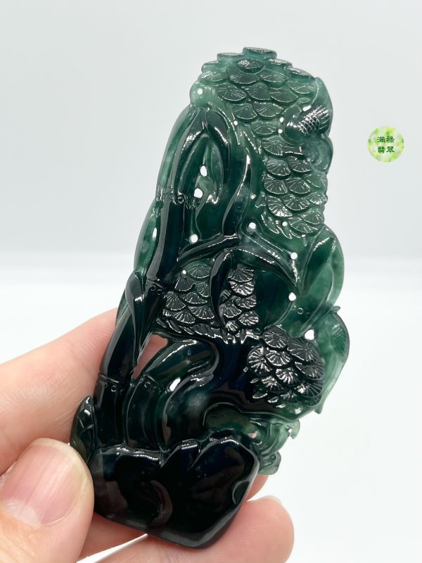 翡翠A貨玉器墨翠松樹翡翠吊墜  底質潤澤 松樹高山屹立 寓意堅韌不拔 自強不息 - Image 3