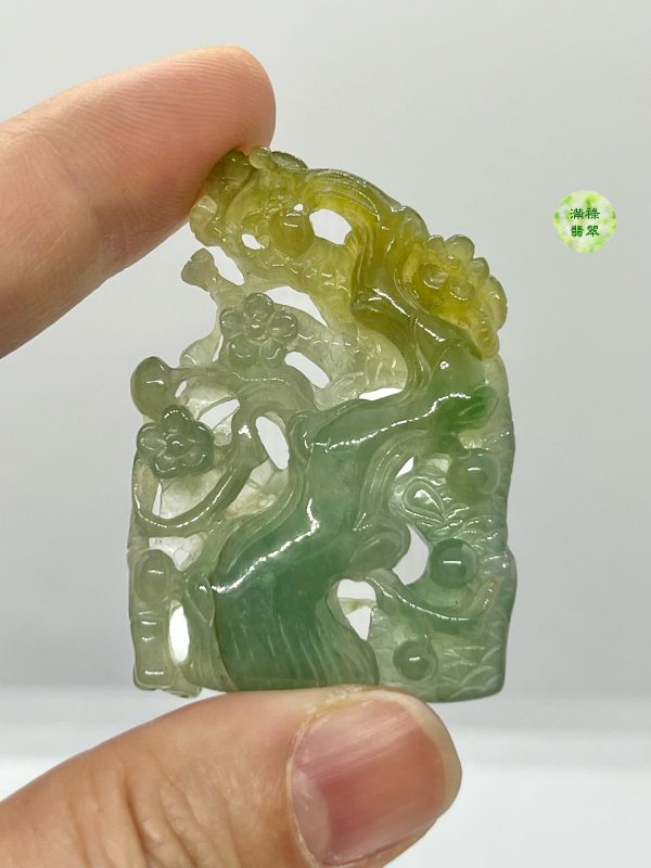 翡翠A貨玉器梅花翡翠吊墜  梅花是歲寒三友之一 人們都讚美她的傲雪精神 象徵高潔 堅強的人 - Image 6