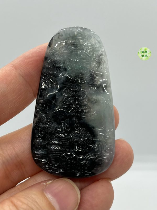 翡翠A貨玉器烏鷄種山水牌翡翠吊墜 質地飄黑 彷彿一幅水墨山水畫 - Image 5