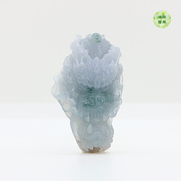翡翠A貨玉器紫羅蘭龍牌翡翠吊墜 翡翠介紹：紫羅蘭翡翠，舉手投足間盡顯高貴與典雅之氣。