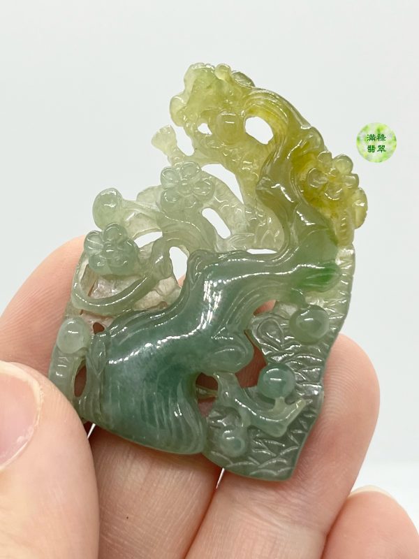 翡翠A貨玉器梅花翡翠吊墜  梅花是歲寒三友之一 人們都讚美她的傲雪精神 象徵高潔 堅強的人 - Image 2
