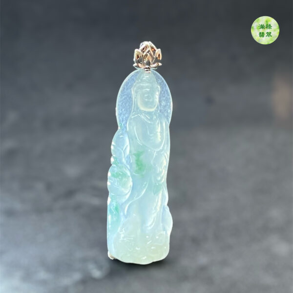 18k翡翠A貨玉器觀音菩薩翡翠吊墜 觀音的站姿和形狀顯得寂靜 寧和 造型獨特 柔美而不失莊重 - Image 2