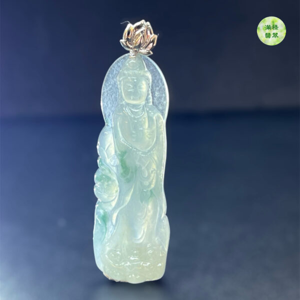 18k翡翠A貨玉器觀音菩薩翡翠吊墜 觀音的站姿和形狀顯得寂靜 寧和 造型獨特 柔美而不失莊重