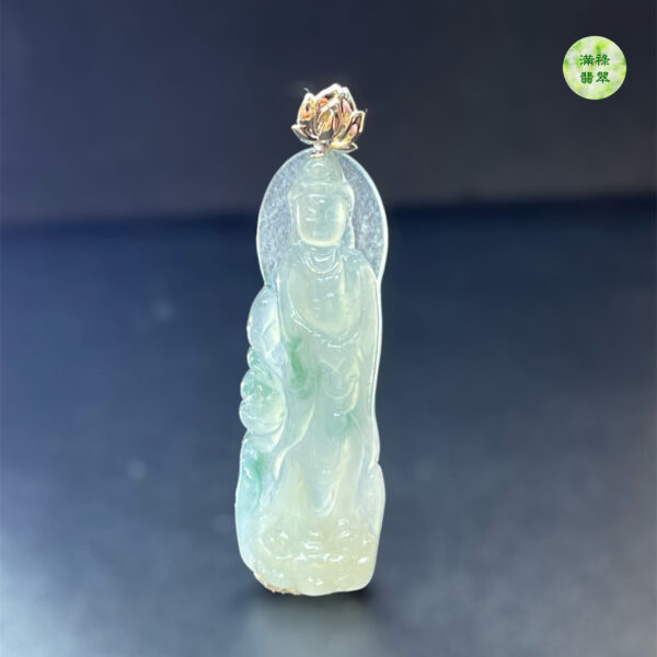 18k翡翠A貨玉器觀音菩薩翡翠吊墜 觀音的站姿和形狀顯得寂靜 寧和 造型獨特 柔美而不失莊重 - Image 5