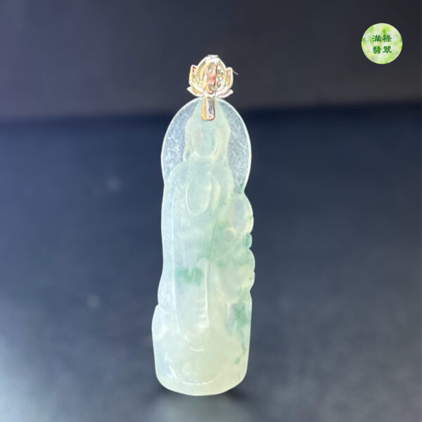18k翡翠A貨玉器觀音菩薩翡翠吊墜 觀音的站姿和形狀顯得寂靜 寧和 造型獨特 柔美而不失莊重 - Image 8