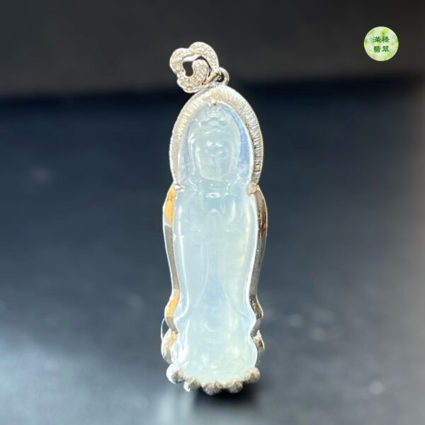 18k翡翠A貨玉器觀音菩薩翡翠吊墜 站立的觀音時象徵立刻去救度眾生18k翡翠A貨玉器觀音菩薩翡翠吊墜 站立的觀音時象徵立刻去救度眾生