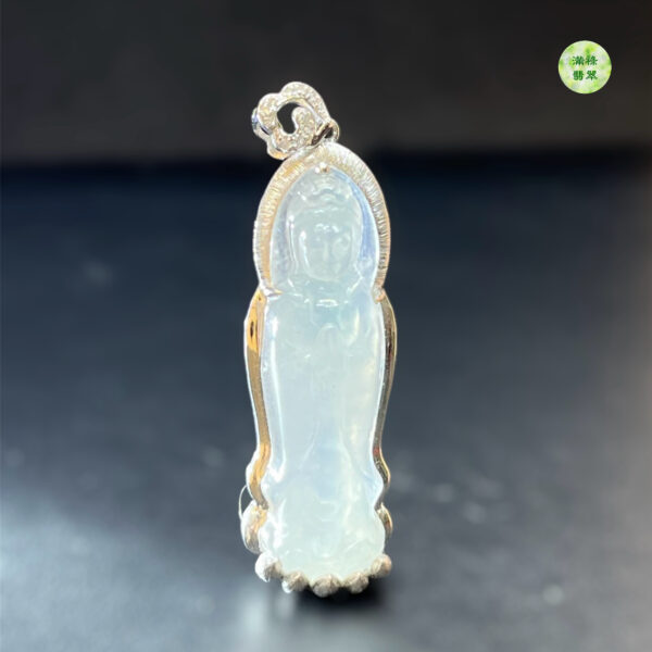 18k翡翠A貨玉器觀音菩薩翡翠吊墜 站立的觀音時象徵立刻去救度眾生 - Image 2