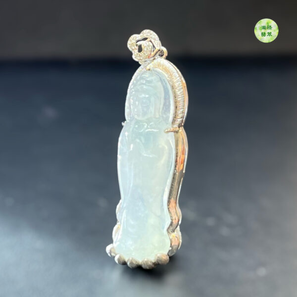 18k翡翠A貨玉器觀音菩薩翡翠吊墜 站立的觀音時象徵立刻去救度眾生 - Image 3