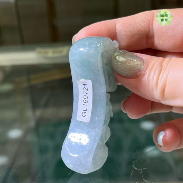 翡翠玉器A貨玉龍勾翡翠吊墜龍首與貔貅相對 諦謔教誨 表達了儒家文化長幼有序  融洽共處的含義 - Image 9