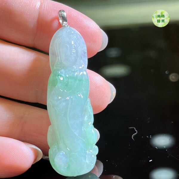 18k翡翠A貨玉器玉觀音菩薩翡翠吊墜 觀音面相和藹 造型優美 - Image 3