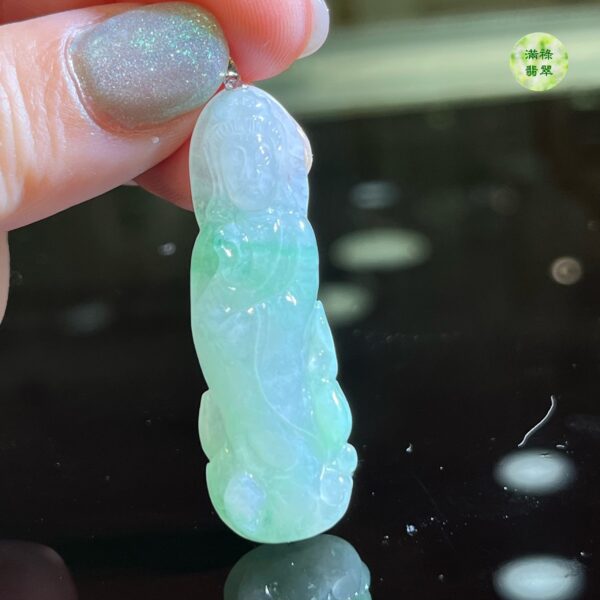 18k翡翠A貨玉器玉觀音菩薩翡翠吊墜 觀音面相和藹 造型優美 - Image 4