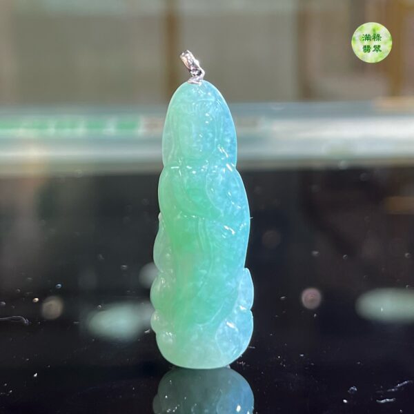 18k翡翠A貨玉器玉觀音菩薩翡翠吊墜觀音菩薩可謂家喻戶曉 民間有種說法 叫做“家家彌陀佛，戶戶觀世音”