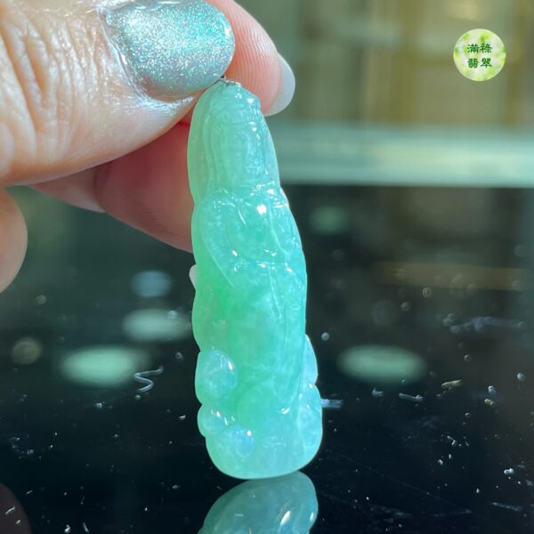 18k翡翠A貨玉器玉觀音菩薩翡翠吊墜觀音菩薩可謂家喻戶曉 民間有種說法 叫做“家家彌陀佛，戶戶觀世音” - Image 9