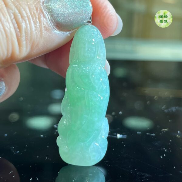 18k翡翠A貨玉器玉觀音菩薩翡翠吊墜觀音菩薩可謂家喻戶曉 民間有種說法 叫做“家家彌陀佛，戶戶觀世音” - Image 10