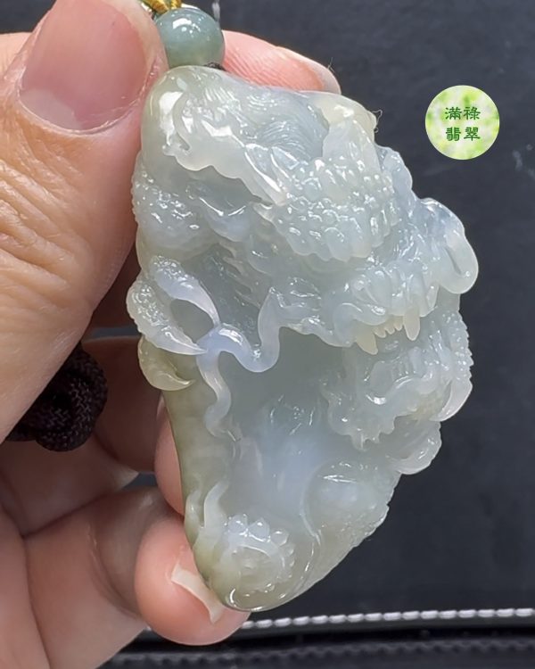 精美雕刻糯冰種翡翠A貨玉器龍牌——彰顯力量與吉祥寓意 - Image 4