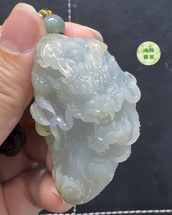 精美雕刻糯冰種翡翠A貨玉器龍牌——彰顯力量與吉祥寓意 - Image 6