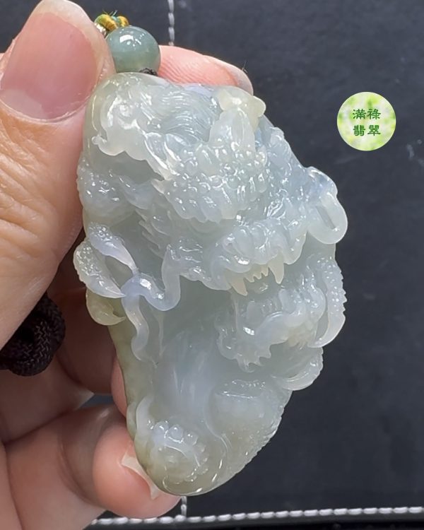 精美雕刻糯冰種翡翠A貨玉器龍牌——彰顯力量與吉祥寓意 - Image 7